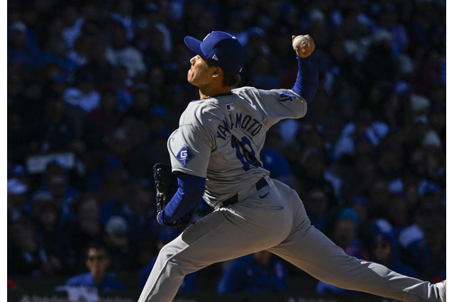 【MLB】山本由伸が2勝目、あわや顔面直撃“169キロ”弾丸ライナー好捕の一幕も　「どうやってこのプレーをしたんだ」と公式が絶賛 画像