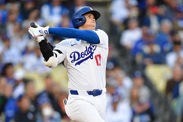 【MLB】「車がほしいと言っていた」大谷翔平、指揮官への“ポルシェ”プレゼントに言及 会見登場のロバーツはご満悦「This is my car!!」 画像