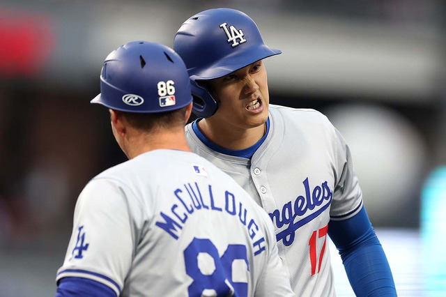 【MLB】「痛ぇぇ……」大谷翔平、ドン詰まりに思わず塁上で“しかめっ面”　3試合ぶり左前打で出塁 画像