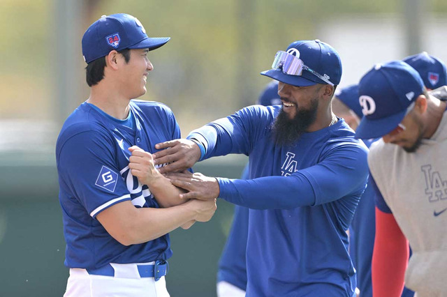 【MLB】大谷翔平は「あご髭を生やす友人を尊敬」 ド軍同僚と見せる微笑ましい光景に地元メディアが脚光 画像