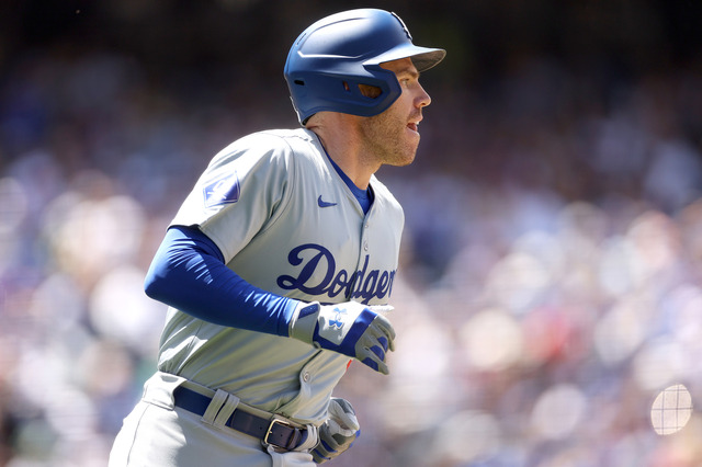【MLB】大谷翔平とド軍けん引のフリーマン 専属カメラマンが撮影の息子・チャーリー君との仲睦まじい“守備練習”が話題 画像