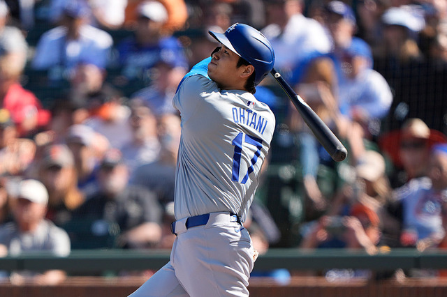 【MLB】「オオタニは簡単にやってのける」大谷翔平、中堅スタンドへ放った驚愕の26号 アーチの“軌道”に公式が注目 画像
