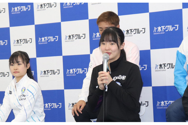張本美和、パリ五輪へ向けて単複強化誓う　スポーツアンバサダー就任の石川佳純さんは「日々成長している」「15歳とは思えない」と賛辞 画像
