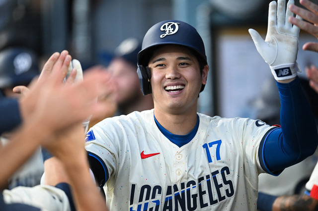 【MLB】大谷翔平、Creepy Nutsの“世界的ヒット曲”で第1打席へ 山本由伸相手に始球式、人気歌手と見せたコラボが話題 画像