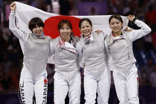 歴史的銅メダルのフェンシング女子フルーレ団体　「4年後も楽しみにしていて」宮脇花綸、喜び爆発【パリ五輪2024】 画像