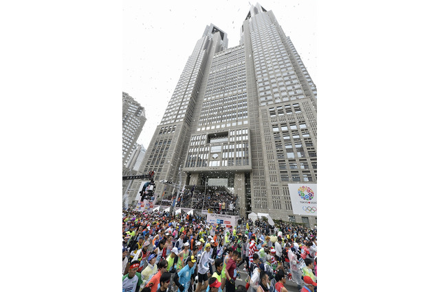 【東京マラソン15】東京五輪から50年…「東京マラソン2015 チャリティ“つなぐ”」 チャリティーランナー募集 画像