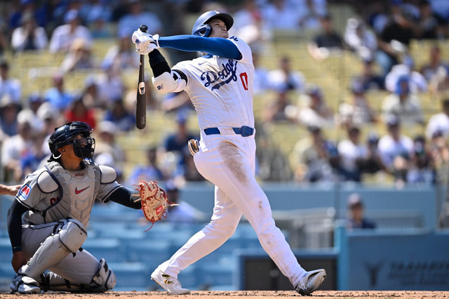 【MLB】大谷翔平の46号ポール際“スレスレ”弾道とグングン伸びる着弾点に驚愕　実際の映像と軌道グラフィック 画像