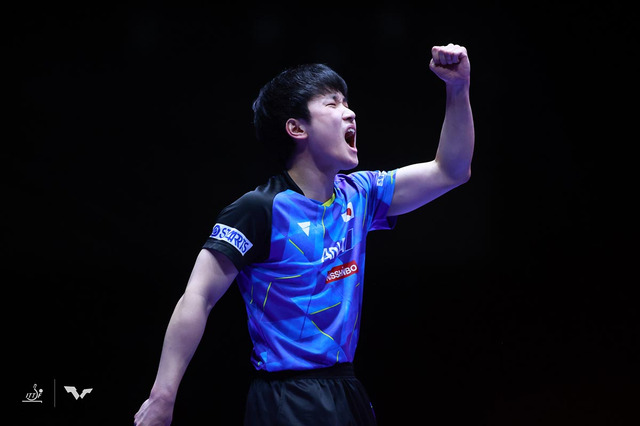 “エース”張本智和、レベンコ相手に第1ゲーム落とすも逆転V　勝利のバトンは2番手の篠塚大登へ【世界卓球】 画像