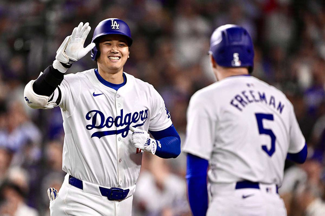 【MLB】「究極のショーマン！」2戦4発の大谷翔平を米メディア称賛　ロバーツ監督は「60-60を狙っているかも。彼なら……」と実現性に言及 画像