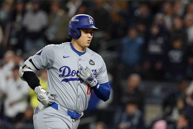 【MLB】「吊り具を着けているようだ」“強行出場”の大谷翔平に、米放送局・記者らが注目　「肩が不用意な動きをしないように」 画像