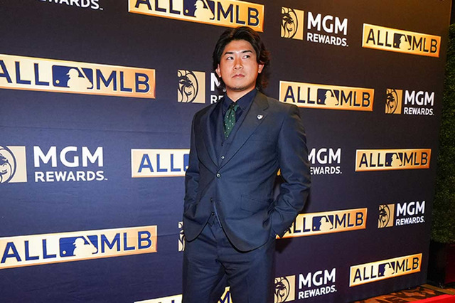 【MLB】今永昇太、表彰式での熱唱を振り返り……「もっと練習して、いつでも歌えるように準備する」と爆笑誘う　佐々木朗希の活躍には太鼓判 画像