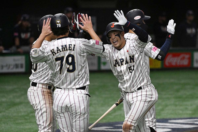 【プレミア12】侍ジャパン、小園海斗が決勝適時打と“2打席連発”で7打点　米国代表を撃破で6連勝 画像