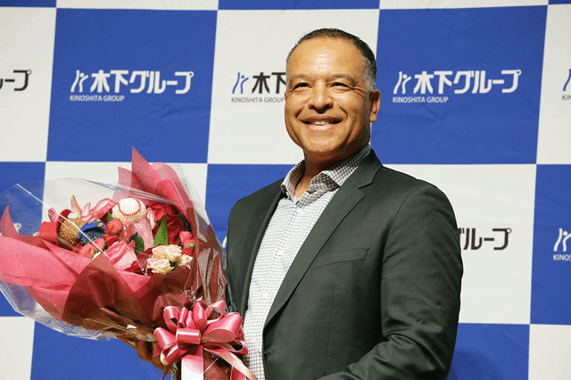 ロバーツ監督、木下グループ新CMに出演 大谷翔平、山本由伸の“可能性を引き出す”ために意識したこととは……「ポテンシャルを最大化することが私の仕事」 画像