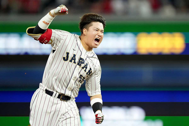 【MLB】ドジャースの帽子を被った村上宗隆に米メディア反応　「チームは佐々木朗希との契約はまだだが、すでに別の日本人スターと関係」 画像