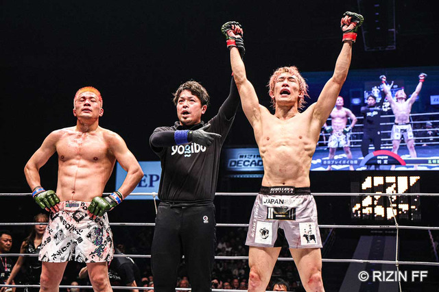 【RIZIN】「雷神番外地」第1戦“流血マッチ”を制したのは朝倉未来軍・五明宏人　3Rでダウンも……肘や膝で圧倒 画像