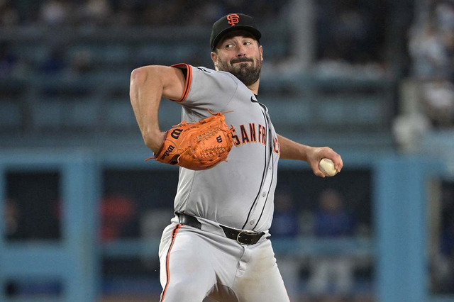 【MLB】左右のCY賞投手が揃うも……ドジャース追撃のダークホースなるか　同地区“天敵”ジャイアンツの今季ローテを公式が予想 画像