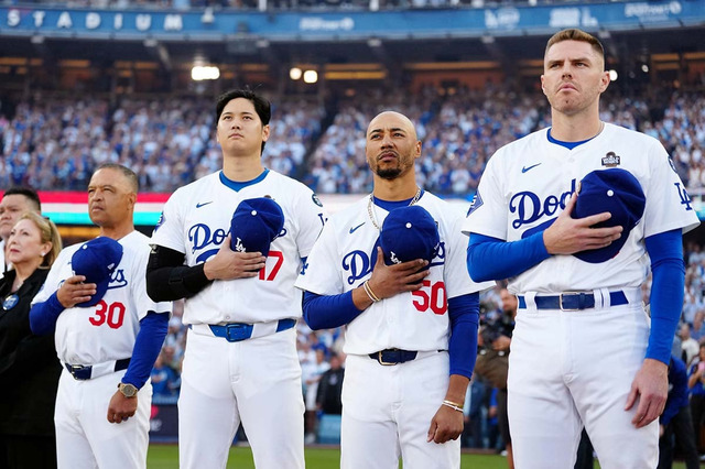 【MLB】ドジャースが「LA Strong」Tシャツを販売し、売り上げを寄付へ ロス山火事で支援の輪……フリーマン夫妻は4800万円寄付 画像