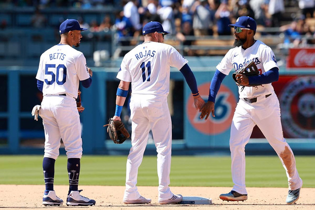 【MLB】大型補強を続けるドジャースに死角は？　ライバル球団幹部「守備が弱点」と指摘　「外野手のテオスカーとコンフォートは……」 画像