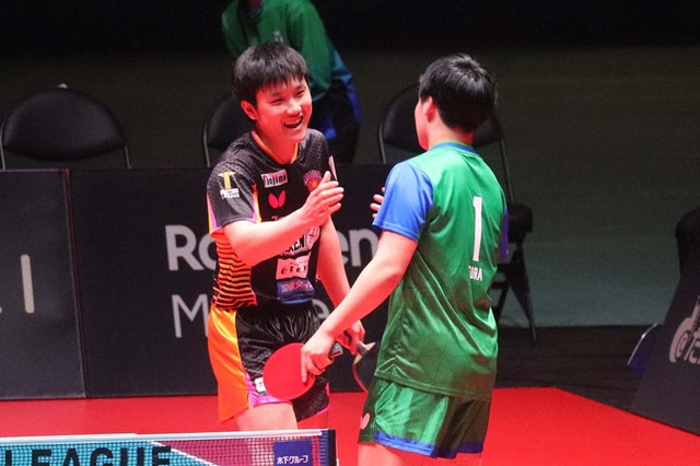 船橋で実現した張本智和と松島輝空の“再戦”　敗戦も新全日本王者が見せたプライド「勝てるとしたら自分が一番確率が高かった」【Tリーグ】 画像