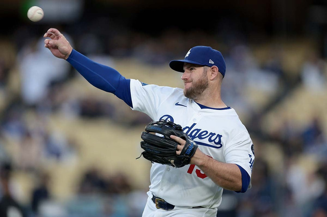 【MLB】不振のマンシー、守備でも送球ミスで精彩欠く ドジャースファン憤慨「投げるたびに宝くじを引いている気分」 画像