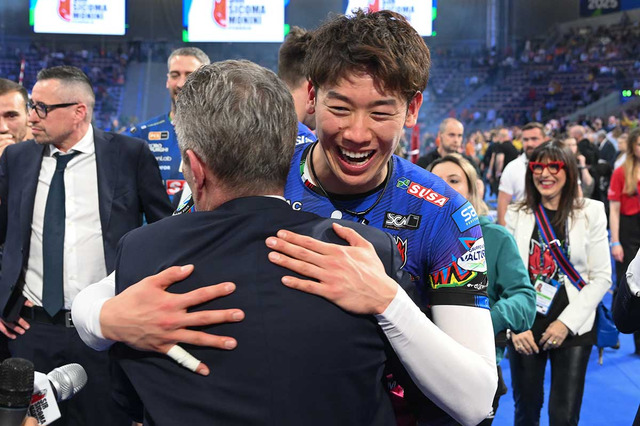 石川祐希、CL優勝を髙橋藍が祝福「帰ってきたらお寿司奢ってもらお！」　日本男子初の“快挙”にお祝いの声続々 画像
