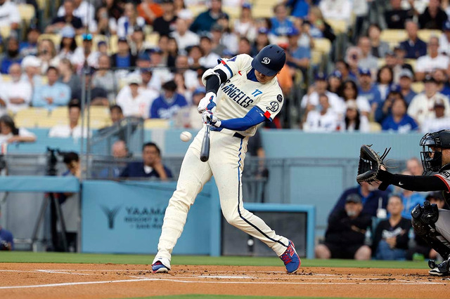 【MLB】大谷翔平、ジ軍との大一番で“178キロ豪快弾”「オオタニの7本目の先頭打者アーチ」　11試合ぶり24号に本拠地熱狂 画像