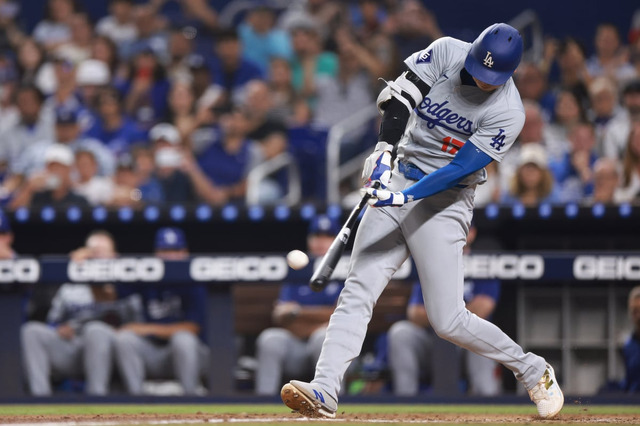 【MLB】大谷翔平、低めシンカーを“技アリ軽打”の左前打で先制点の口火　3試合連続安打も……豪雨で試合中断 画像