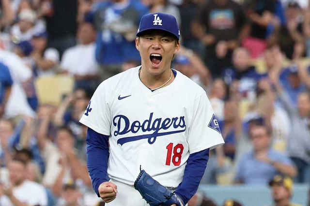 【MLB】夏らしくホワイト基調……山本由伸のファッションは「細部に渡って完璧」と米メディア　球宴恒例のレッドカーペットショーに登場 画像