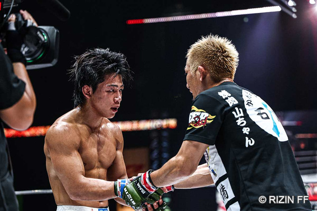 【超RIZIN.4】ヒロヤ、“激しい打撃戦”で会場沸かすも敗北……元谷友貴は「すごくいい選手」と絶賛、フライ級GP制覇を誓う「ヒロヤくんの分も背負って優勝する」 画像