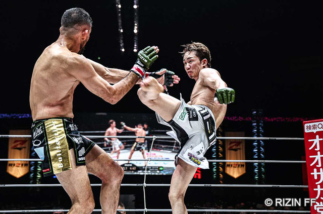 【超RIZIN.4】朝倉未来、クレベルに4年越しの“やり返し”成功　「青、朝倉！」スプリット判定で15分間の死闘を制す 画像