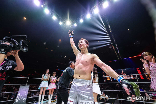 【超RIZIN.4】朝倉未来のサイン入りグローブが今大会最高額“70.5万円”　2番目に高額で落札されたのは、死闘の末に最終回TKOで敗れたあの選手 画像