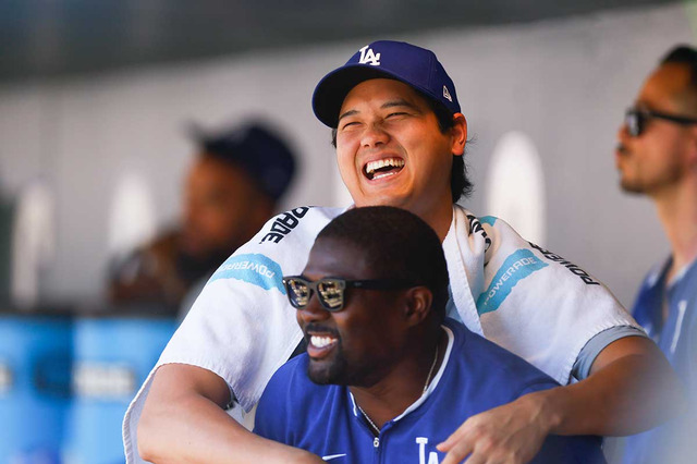 【MLB】欠場の大谷翔平、前日には“打球直撃”のアクシデントも……ベンチでは笑顔　パドレスとの首位攻防戦には出場見込みと指揮官「ショウヘイは大丈夫」 画像