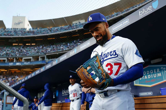 【MLB】米敏腕記者の見解、ドジャース外野陣の起用法は……「ベッツは右翼手に戻すべきじゃない」 テオスカーは両翼どちらも一長一短 画像