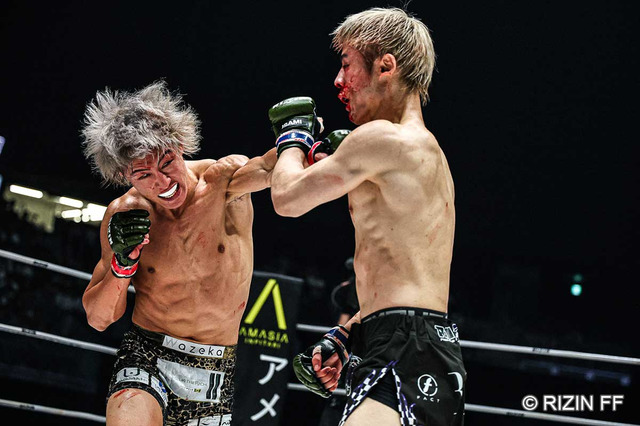 【RIZIN.51】冨澤大智、“絶体絶命”のピンチ→激しい打撃戦で平本丈に大逆転勝ち　大歓声のなか、篠塚辰樹に再戦要求 画像