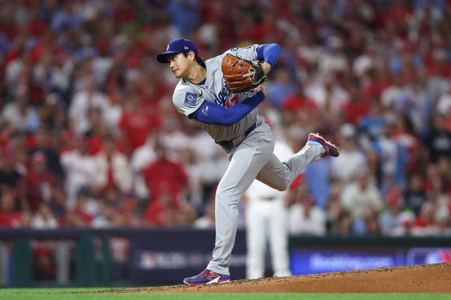 【MLB】大谷翔平、“歴史的PS二刀流デビュー”で6回9K3失点の粘投　最速163キロに敵地驚愕、テオスカーが値千金逆転弾 画像