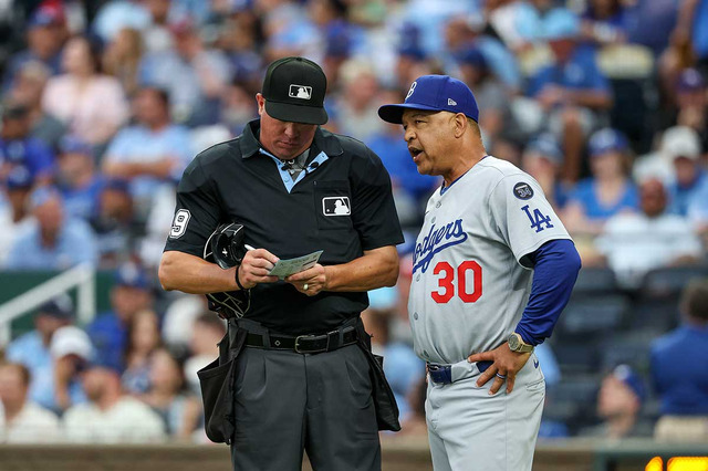 【MLB】“マシンガン継投”が代名詞、ロバーツ監督の采配に変化？　米放送局のレジェンド解説陣が称賛「先発を信頼する見事な判断だった」 画像