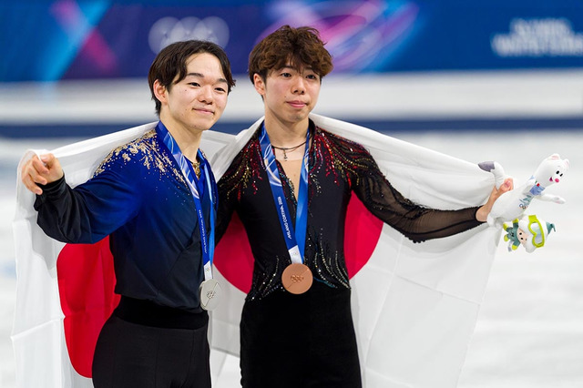 【ミラノ五輪】「一緒に戦ってきた仲間が……」2大会連続銀メダルの鍵山優真、佐藤駿との“ダブル表彰台”に笑顔「感慨深い」 画像