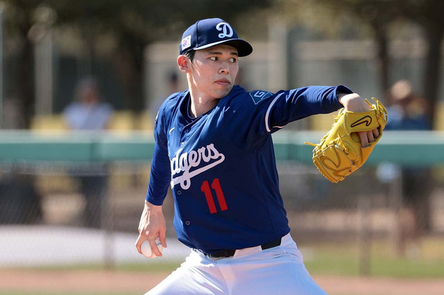 【MLB】「フォームを崩した」ロバーツ監督、オープン戦初登板の佐々木朗希に言及　 “第3の球種”を披露も……制球乱れて2回途中3失点 画像