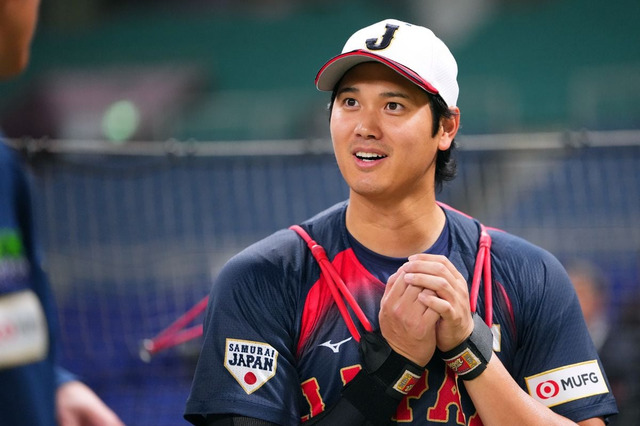【WBC2026】侍ジャパン合流の大谷翔平、試合前練習で豪快アーチ連発　満員のファンから拍手と大歓声……メジャー組が揃い踏み 画像