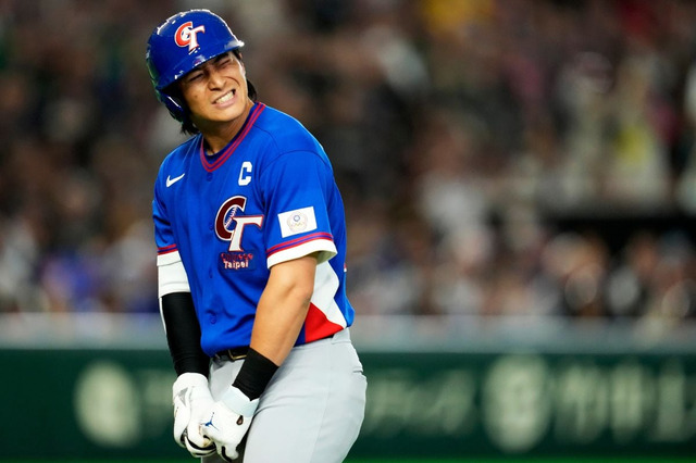 【WBC2026】日本戦を前に……台湾代表の精神的支柱“イケメン主将”が死球骨折　現地メディアは落胆「残りの試合を欠場する可能性が高い」 画像