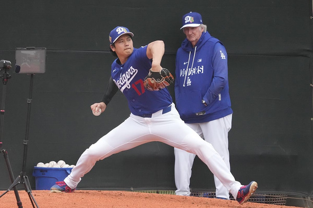 【MLB】「本気でCY賞を狙うなら……」大谷翔平の今季初登板は開幕3戦目か　「スキーンズと同等のペースが必要」と米メディア 画像