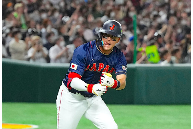 【WBC2026】ヌートバーに「大谷パス」発行？　解説者として侍ジャパン試合前練習に潜入　大谷翔平と抱擁交わすシーンにファン熱視線 画像
