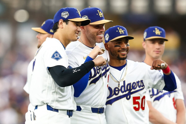【MLB】ドジャース連覇の証、超豪華チャンピオンリングの詳細が判明　「ダイヤモンド318個」「サファイア95個」が輝くゴージャス仕様 画像