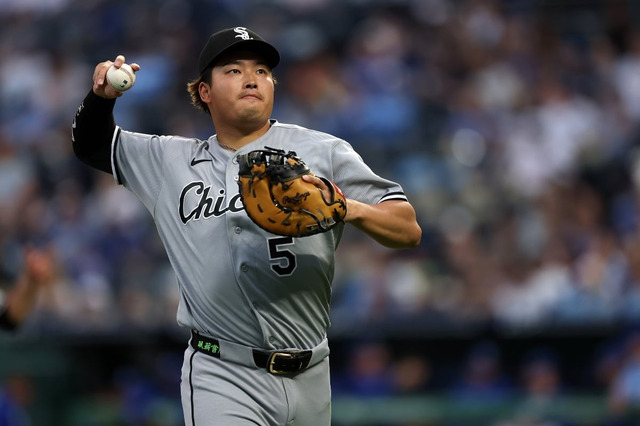 【MLB】村上宗隆、平凡なフライ落球でヒヤリの場面も……米メディア驚きの“全力疾走”で挽回「メチャクチャ激走している」 画像