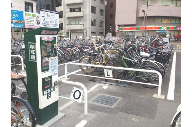 【なくせ！自転車事故】自転車を置く場所は駐輪場など決められたところに 画像