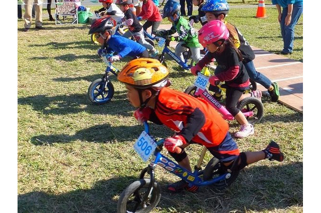 子供が楽しんでバランス感覚を養える軽スポーツ「ストライダー」沖縄で体験 画像