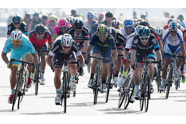 【ドバイ・ツアー15】第1ステージ、カベンディッシュがリム差のスプリントを制し今季2勝目 画像