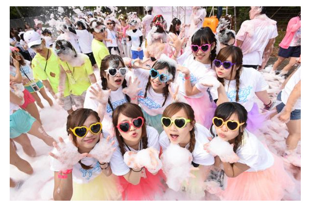 泡まみれで走る「バブルラン2015 in大阪」、プレミアエントリー5月28日から 画像