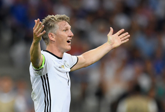 サッカードイツ代表のシュバインシュタイガー、ラストマッチに「国歌を