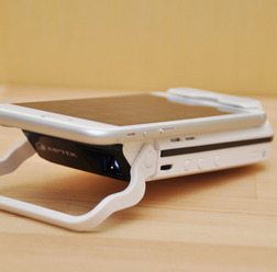 iPhone 6とのドッキングに対応するポケット・プロジェクター「モバイルシネマi60」